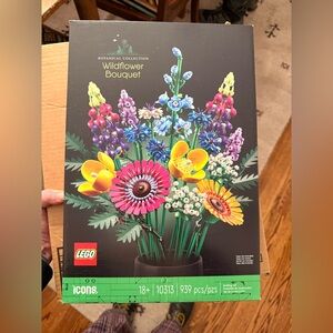 BRAND NEW IN UNOPENED BOX LEGO BOUQUET SET